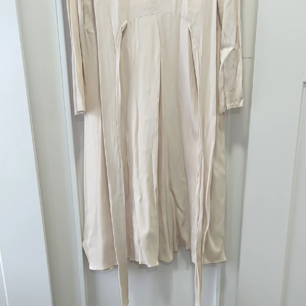 Ann Taylor Cream Long Sleeve Dress with Waist Tie Size 2